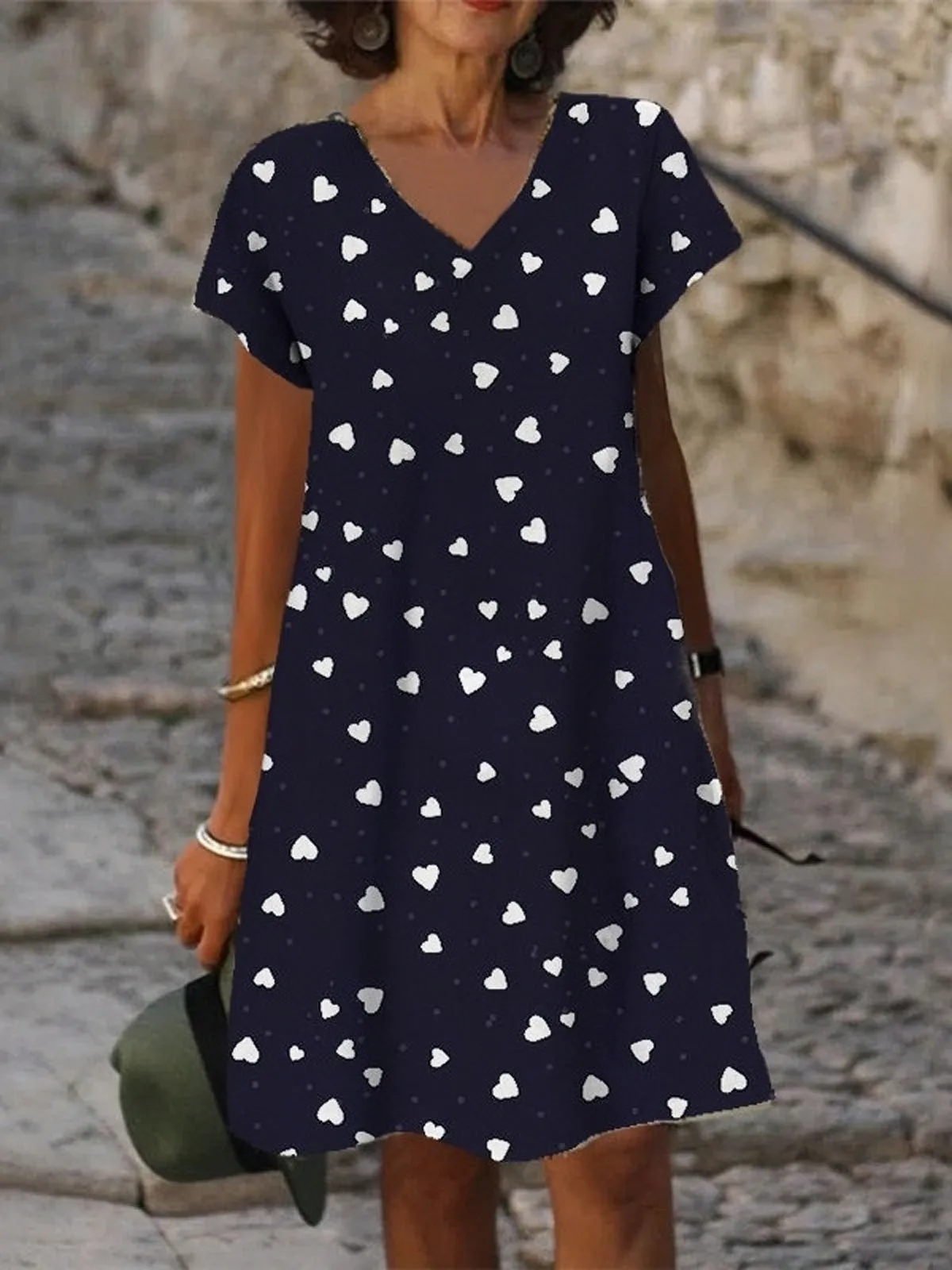 BerryBetty - Black Heart Print V Neck Causal Short Sleeve Shift Dress