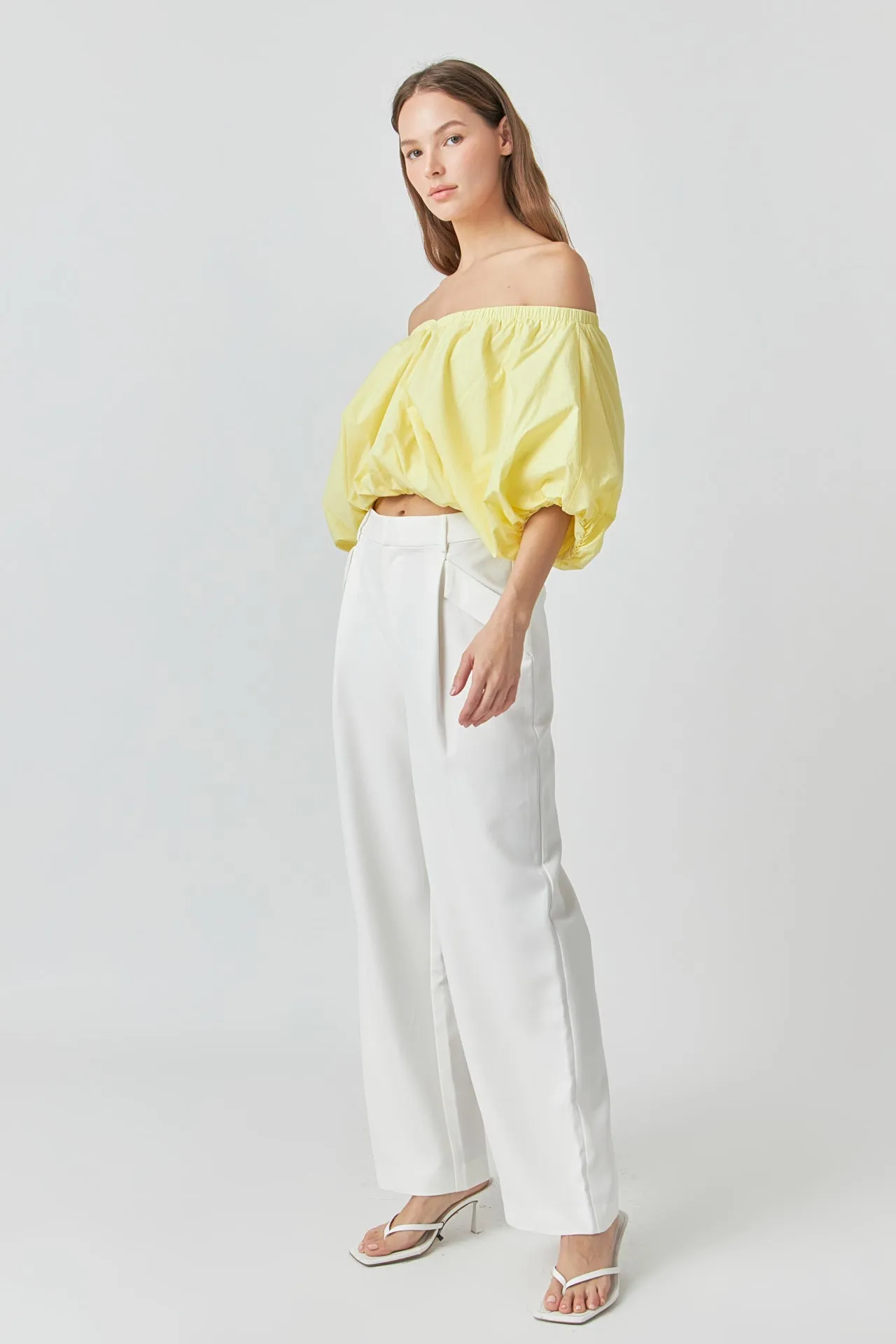 Cropped V-neckline Puff Top