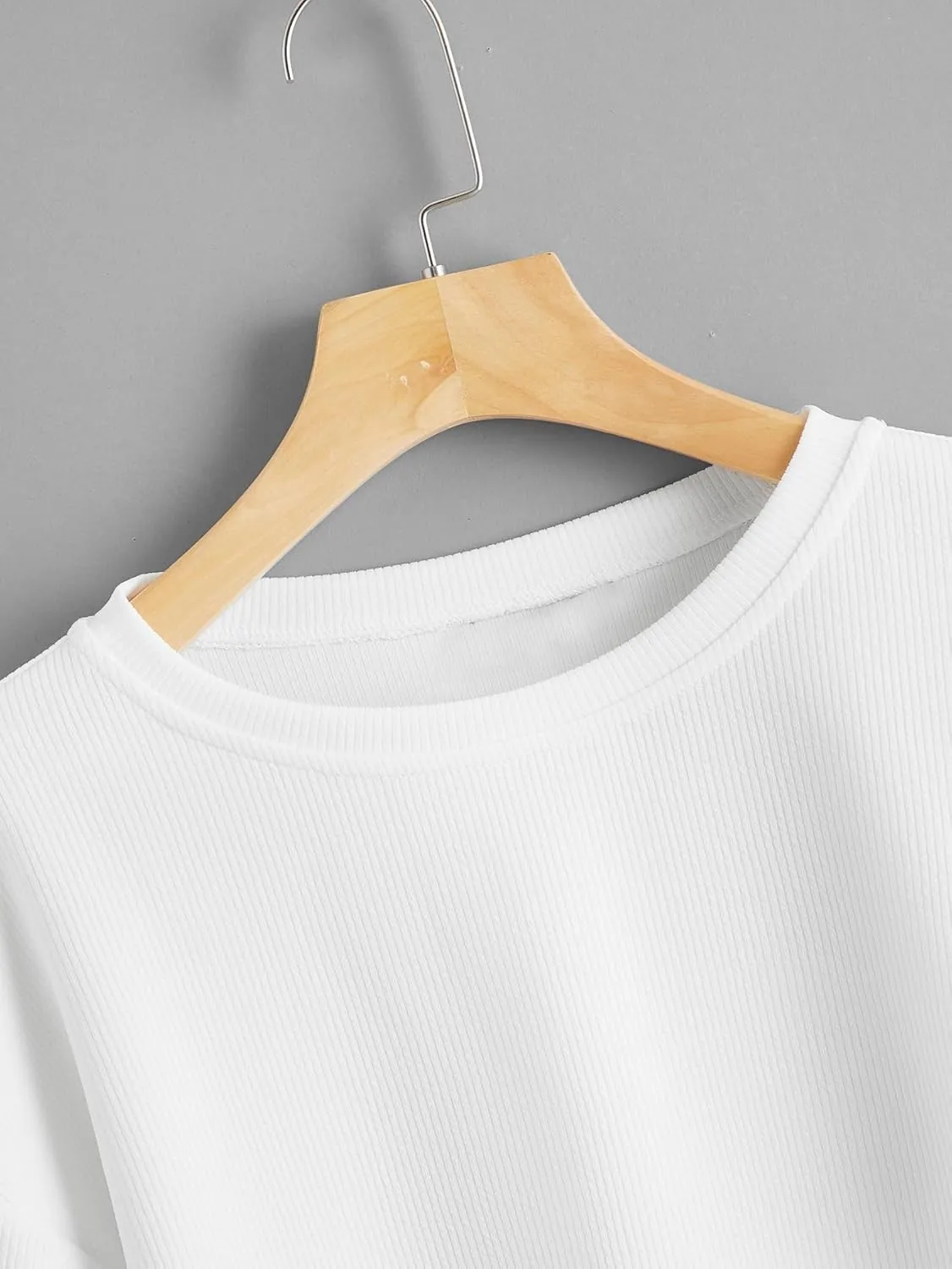 OYOANGLE Women's Casual Basic Crew Neck Raw Hem Crop Sweatshirt Long Sleeve Crop Tops