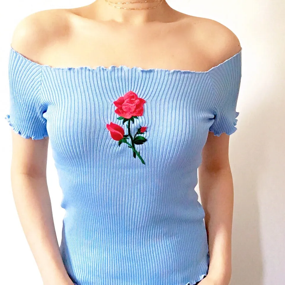 ROSE KNIT RIB OFF SHOULDER TOP
